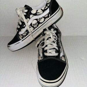 VANS Old Skool Skulls Black &White Sneakers Shoes Men’s Size 6 Women’s 7.5